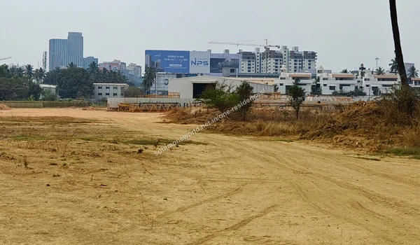Site Layout Broad view of the internal site layout and earthworks progressing towards the palm trees at Sobha One Residences