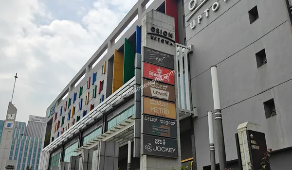 The central community commercial mall structure dominating the local skyline and providing endless amenities to the Sobha One World area.