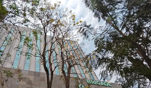 Prominent corporate signage of neighboring IT towers ensuring a quick and easy commute for Sobha One World residents