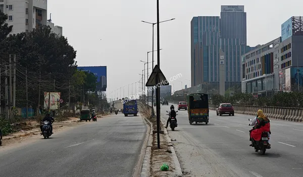 The main transit route displaying the flyover approach and well planned urban connectivity surrounding the Sobha One World development
