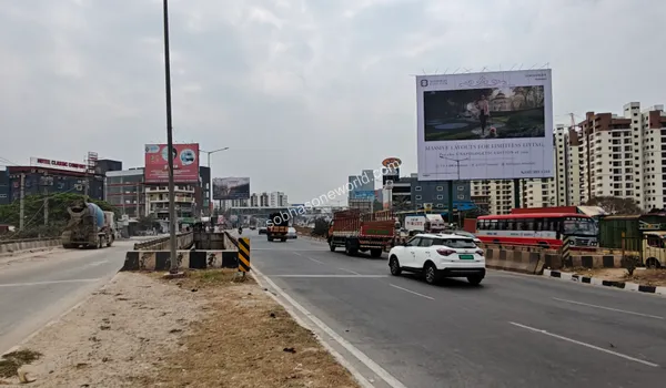 Straight approach path on the road towards KR Puram adjacent to the Sobha One World property boundary