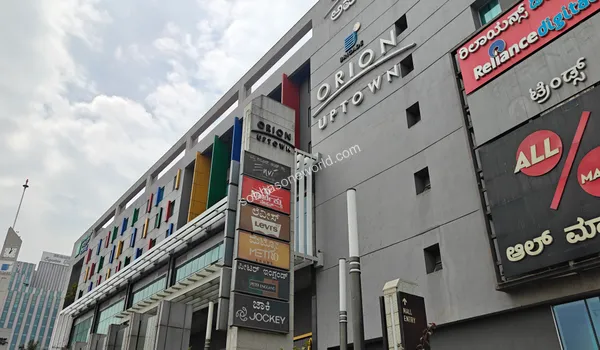 The colorful and modern architectural facade of the nearby shopping complex elevating the neighborhood aesthetic for Sobha One World.