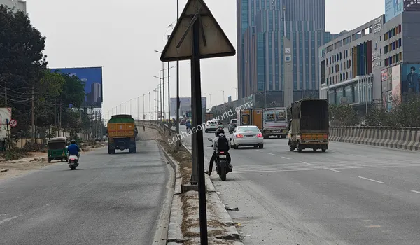 The road diverging towards the underpass entry providing smooth connectivity to Sobha One World