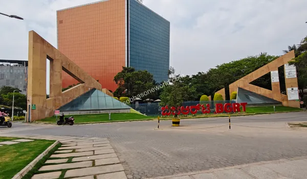Clean and wide corporate campus pathways highlighting the world class business infrastructure neighboring Sobha One World